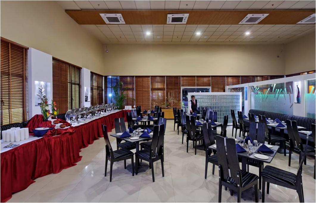 Hi 5 Hotel&Experience Nashik Exterior foto