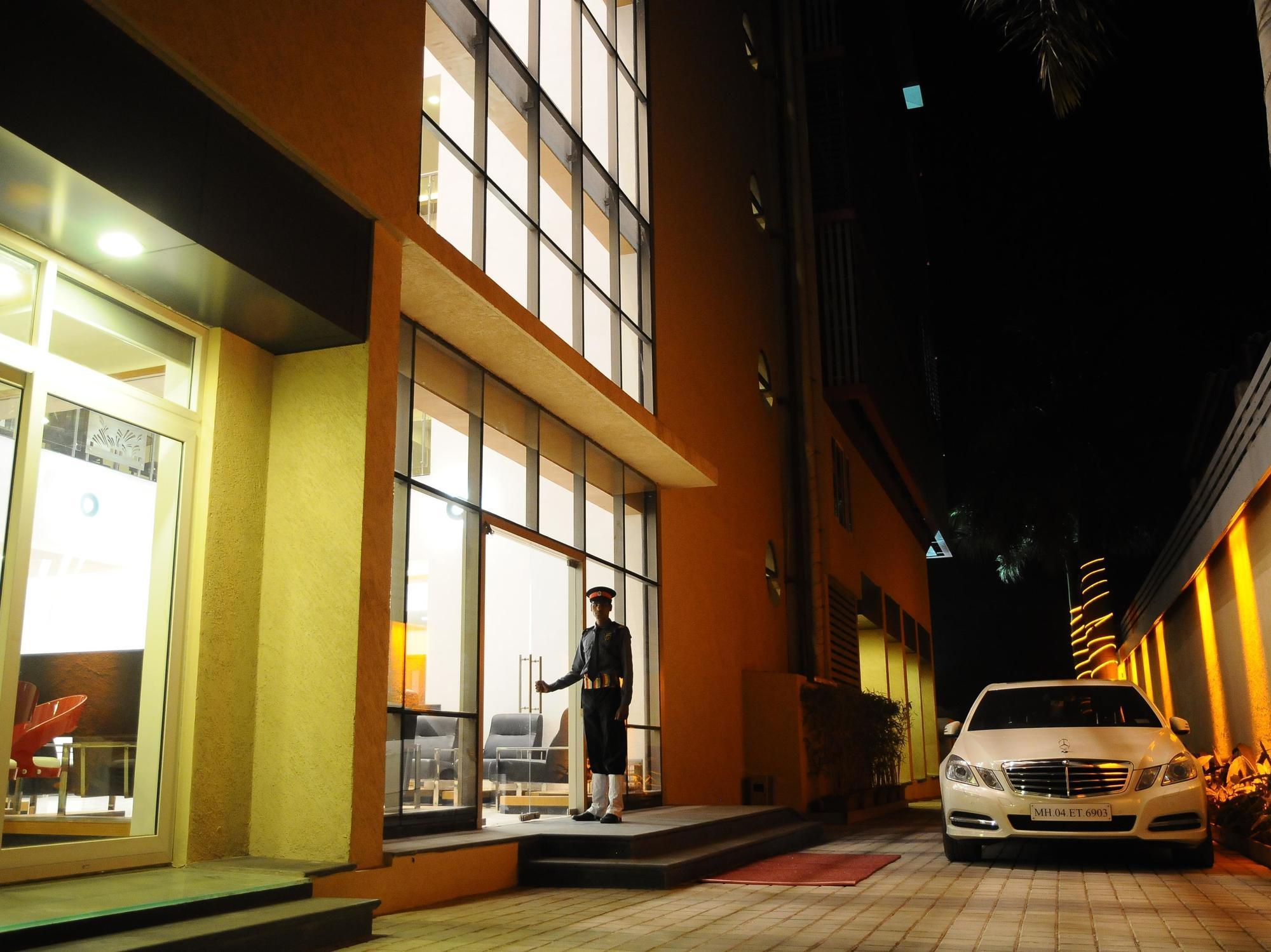 Hi 5 Hotel&Experience Nashik Exterior foto