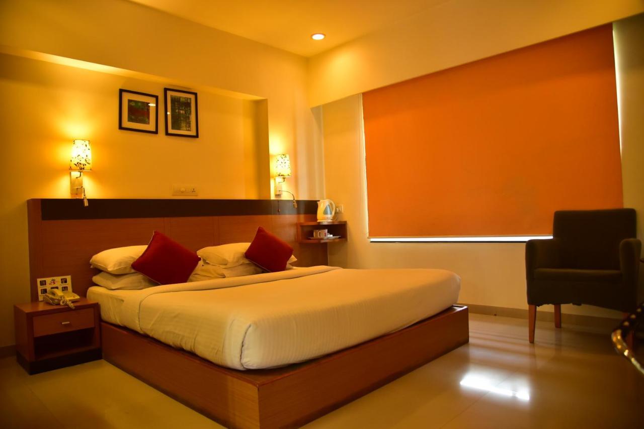 Hi 5 Hotel&Experience Nashik Exterior foto