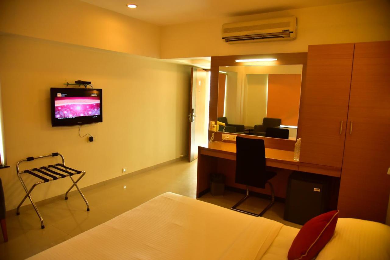 Hi 5 Hotel&Experience Nashik Exterior foto