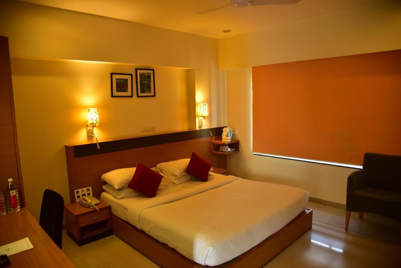 Hi 5 Hotel&Experience Nashik Exterior foto