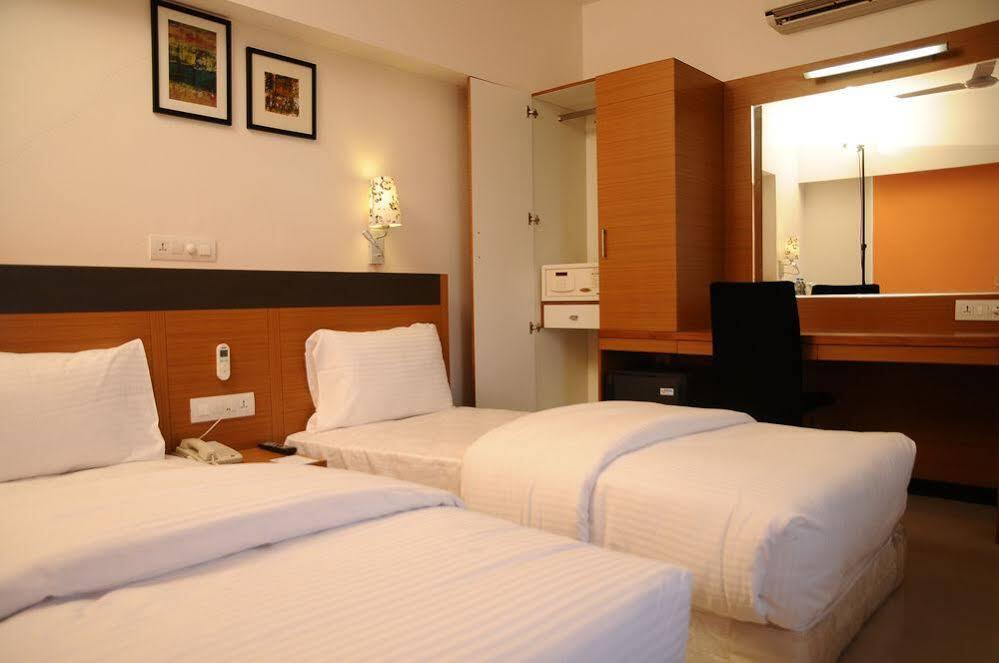 Hi 5 Hotel&Experience Nashik Exterior foto