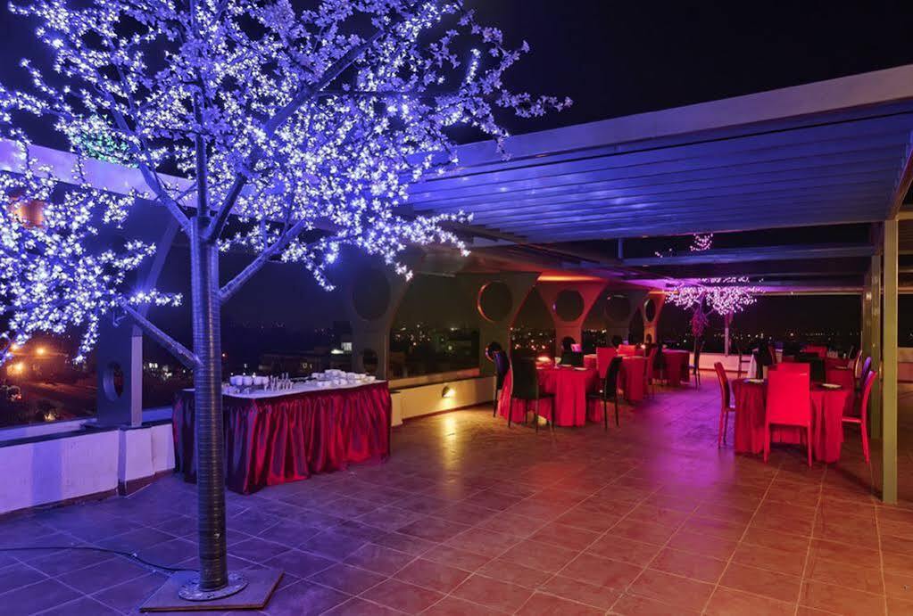 Hi 5 Hotel&Experience Nashik Exterior foto